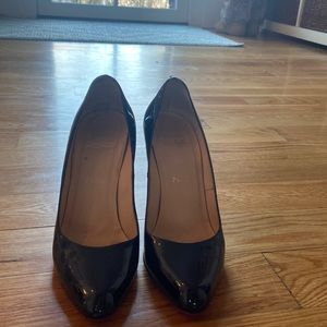 Almost like new Christian Loubotin black patent pumps